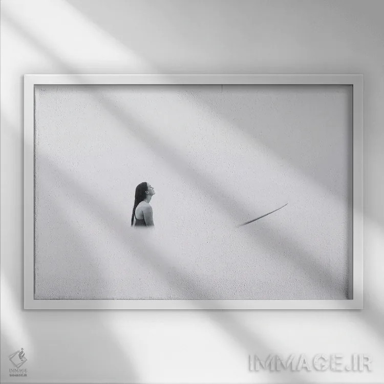 تابلو مینیمال فرار اثر هانا پریویت - نمای قابدار سفید