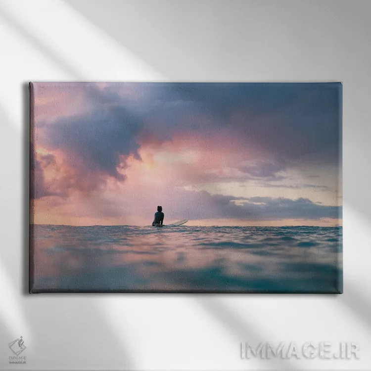 تابلو مینیمال موج سواری غروب نوسا اثر هانا پریویت - نمای روبهرو روی دیوار