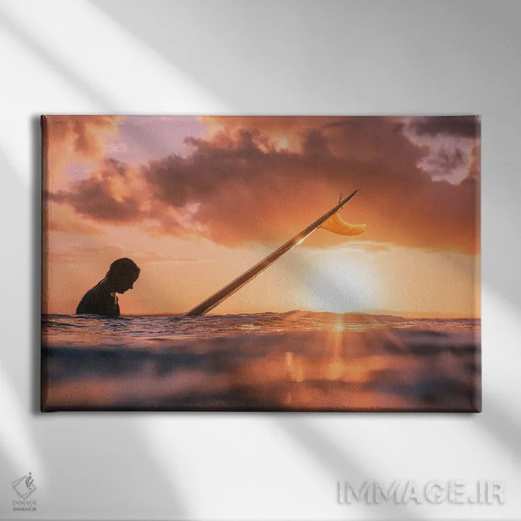 تابلو مینیمال حاشیه نوسا اثر هانا پریویت - نمای روبهرو روی دیوار