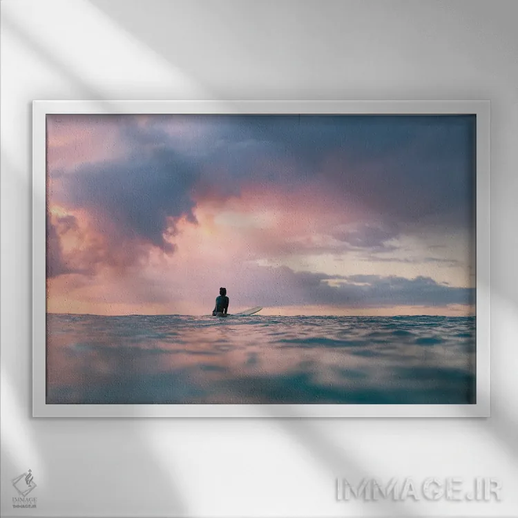 تابلو مینیمال موج سواری غروب نوسا اثر هانا پریویت - نمای قابدار سفید