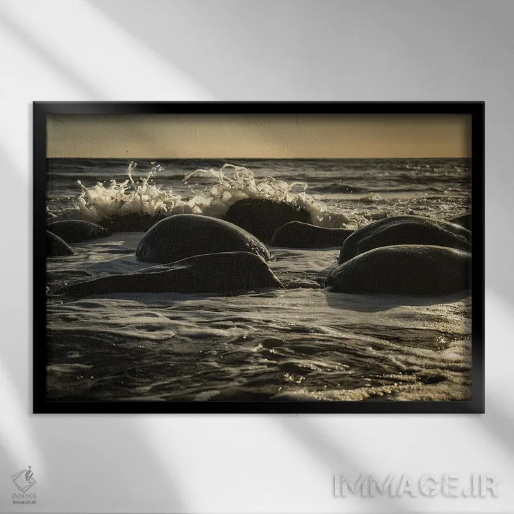 تابلو دکوراتیو ساحل بولینگ بال اثر هدر رابرسون - نمای قابدار مشکی