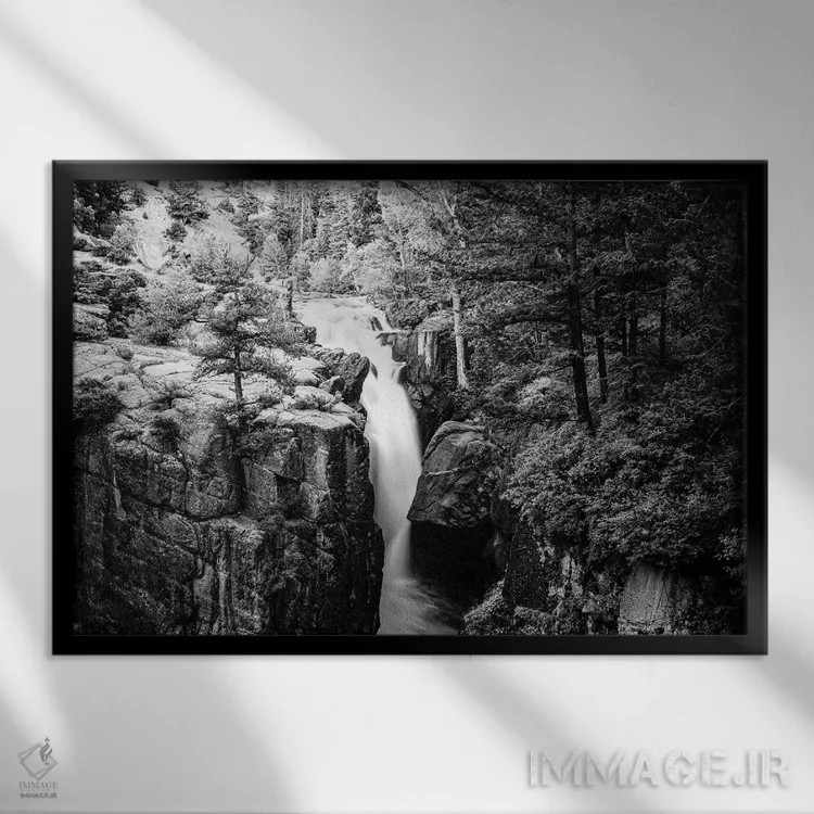 تابلو دکوراتیو آبشار شل اثر هدر رابرسون - نمای قابدار مشکی