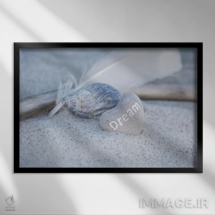 تابلو دکوراتیو ساحل با قلب رویایی اثر آندریا هازه - نمای قابدار مشکی