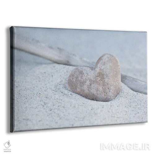 تابلو دکوراتیو ساحل با قلب سنگی اثر آندریا هازه - نمای پرسپکتیو محصول