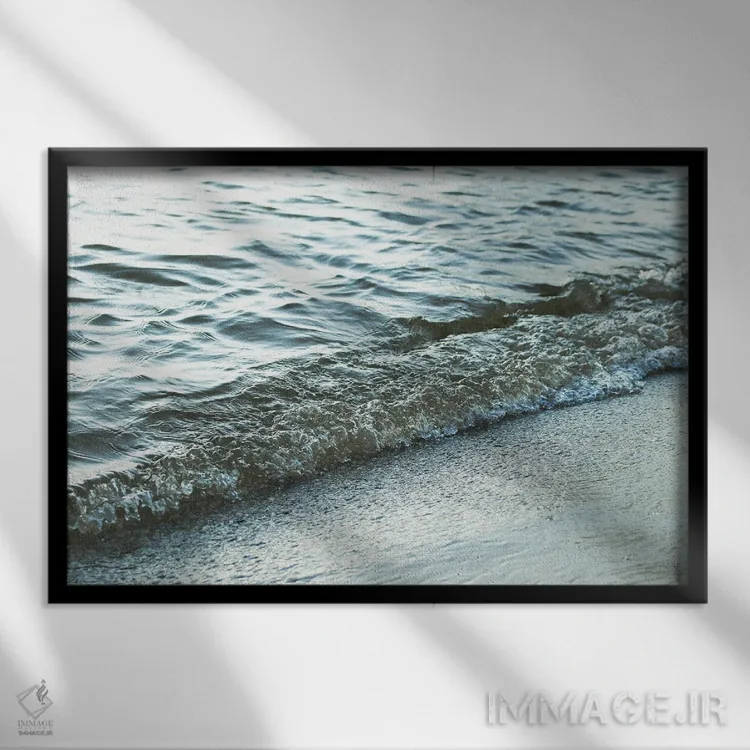 تابلو دکوراتیو موج ها به سوی ساحل اثر هنریکه شنک - نمای قابدار مشکی