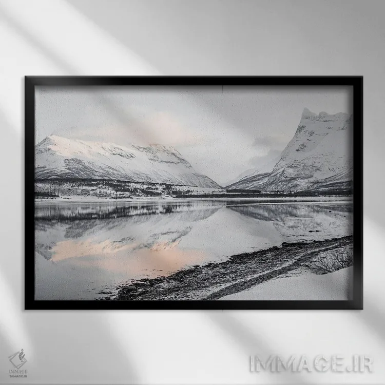 تابلو دکوراتیو دریاچه کوهستانی در نروژ اثر هنریکه شنک - نمای قابدار مشکی