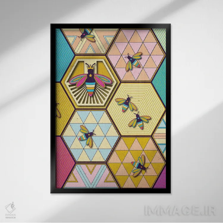 تابلو دکوراتیو زنبور ملکه اثر چایا شرادر - نمای قابدار مشکی