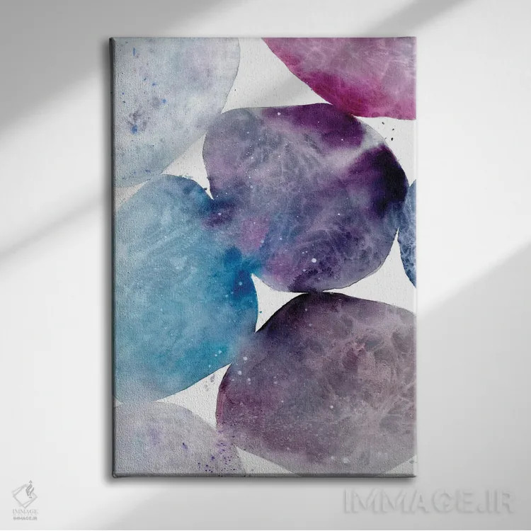 تابلو انتزاعی سنگ ریزه های زیر آب اثر کریتیو اینگرید - نمای روبهرو روی دیوار