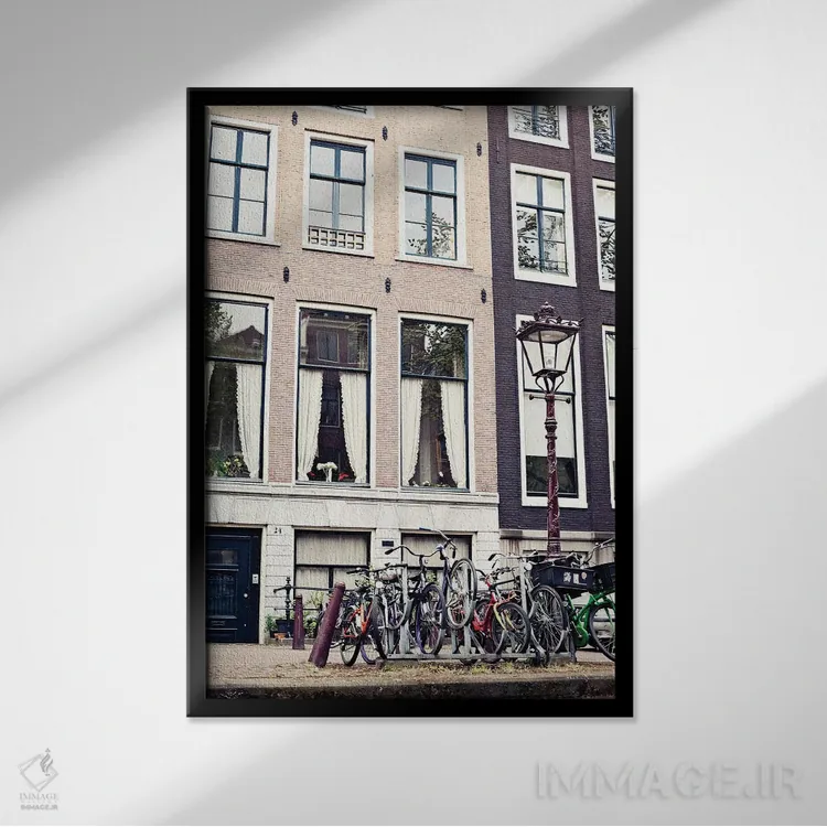 تابلو دکوراتیو دوچرخه های آمستردام اثر کارولین مینت - نمای قابدار مشکی