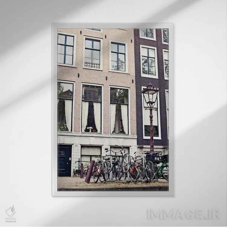 تابلو دکوراتیو دوچرخه های آمستردام اثر کارولین مینت - نمای قابدار سفید