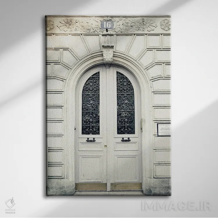 تابلو دکوراتیو Light Gray,درب پاریسی، خاکستری روشن اثر کارولین مینت - نمای روبهرو روی دیوار