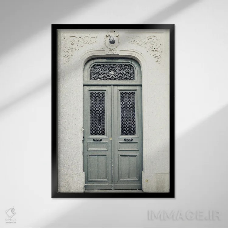 تابلو دکوراتیو در پاریس، طوسی اثر کارولین مینت - نمای قابدار مشکی