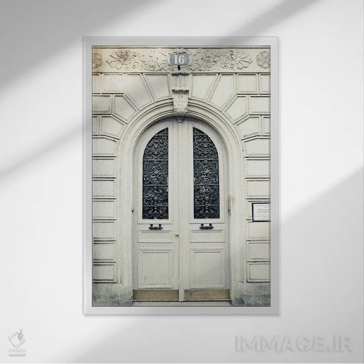 تابلو دکوراتیو Light Gray,درب پاریسی، خاکستری روشن اثر کارولین مینت - نمای قابدار سفید