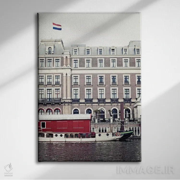 تابلو دکوراتیو در آمستردام اثر کارولین مینت - نمای روبهرو روی دیوار