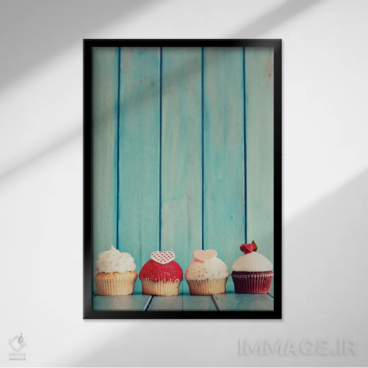 تابلو دکوراتیو چهار کاپ کیک اثر کارولین مینت - نمای قابدار مشکی
