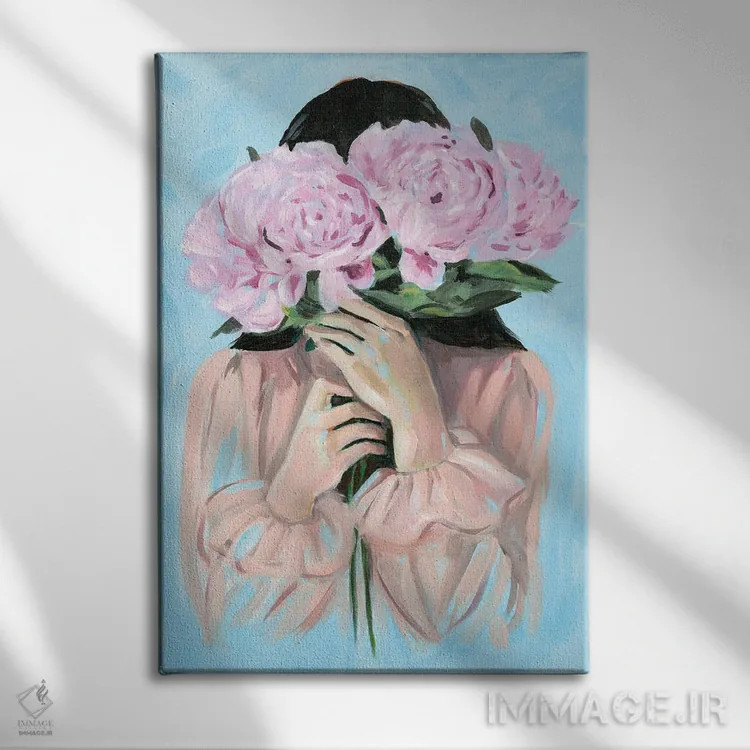 تابلو دکوراتیو زن با گل های صدتومانی اثر کتی مینگوس - نمای روبهرو روی دیوار