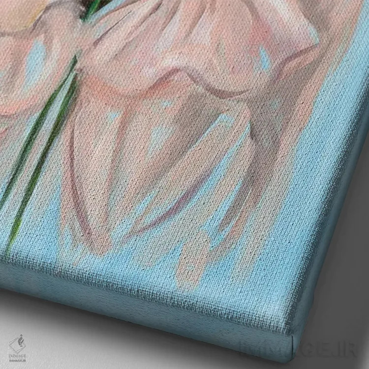 تابلو دکوراتیو زن با گل های صدتومانی اثر کتی مینگوس - نمای نزدیک بافت بوم