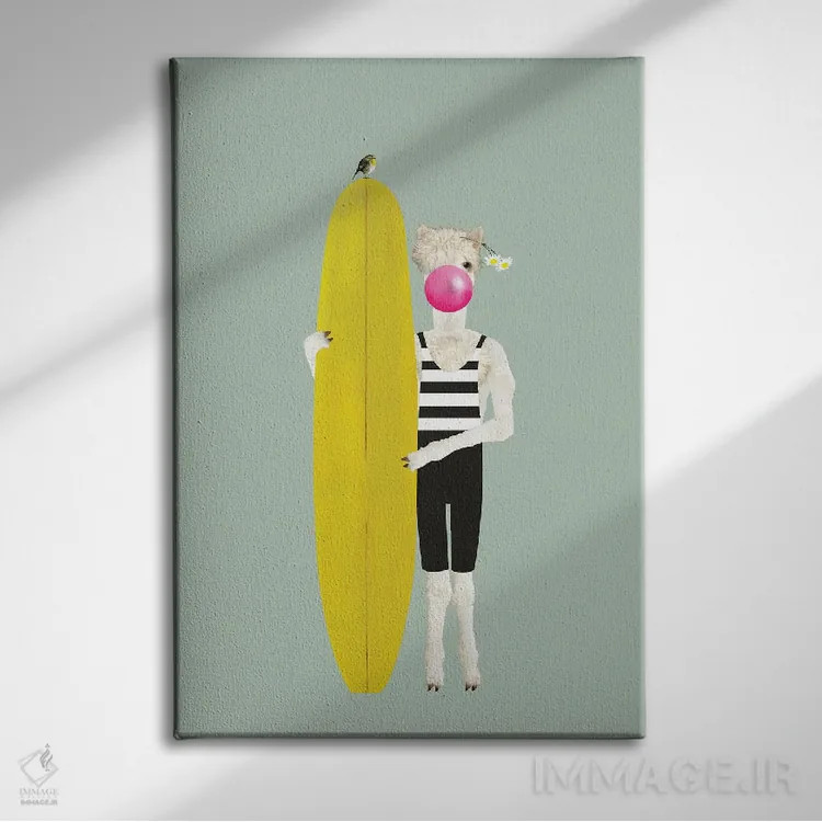 تابلو مدرن آلپاکا در حال نگه داشتن تخته موج سواری اثر کارولین کسلسی - نمای روبهرو روی دیوار