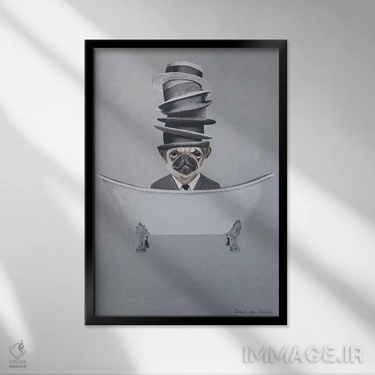 تابلو دکوراتیو پاگ با کلاه های روی هم در وان حمام اثر کوکو د پاریس - نمای قابدار مشکی