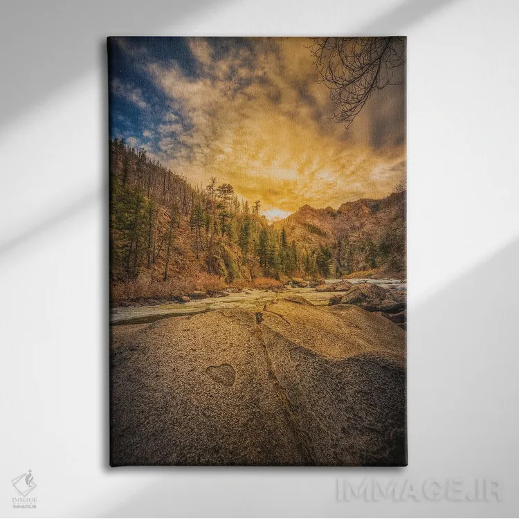 تابلو دکوراتیو درخشش دره طلایی اثر کریستوفر توماس - نمای روبهرو روی دیوار