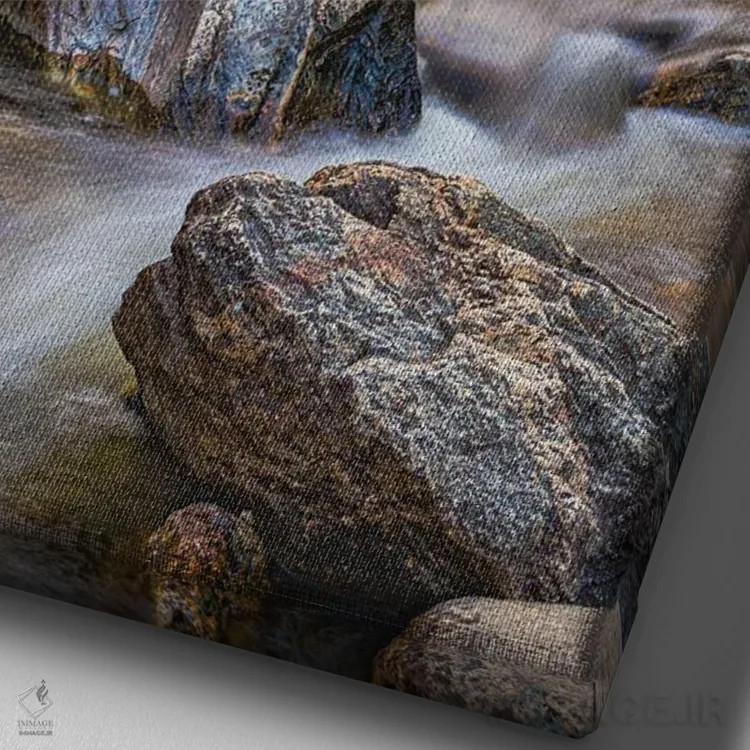 تابلو دکوراتیو جویبار کوهستان راکی اثر کریستوفر توماس - نمای نزدیک بافت بوم