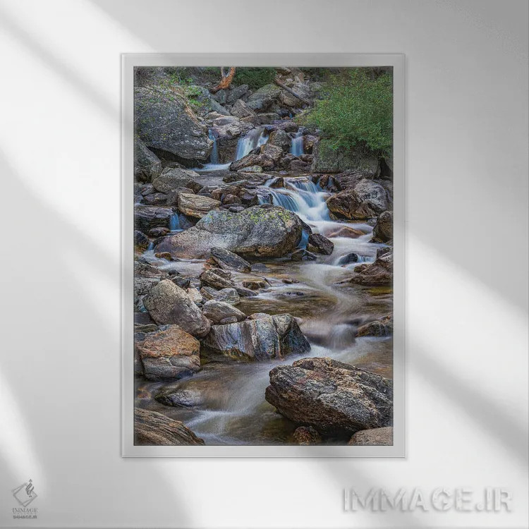 تابلو دکوراتیو جویبار کوهستان راکی اثر کریستوفر توماس - نمای قابدار سفید