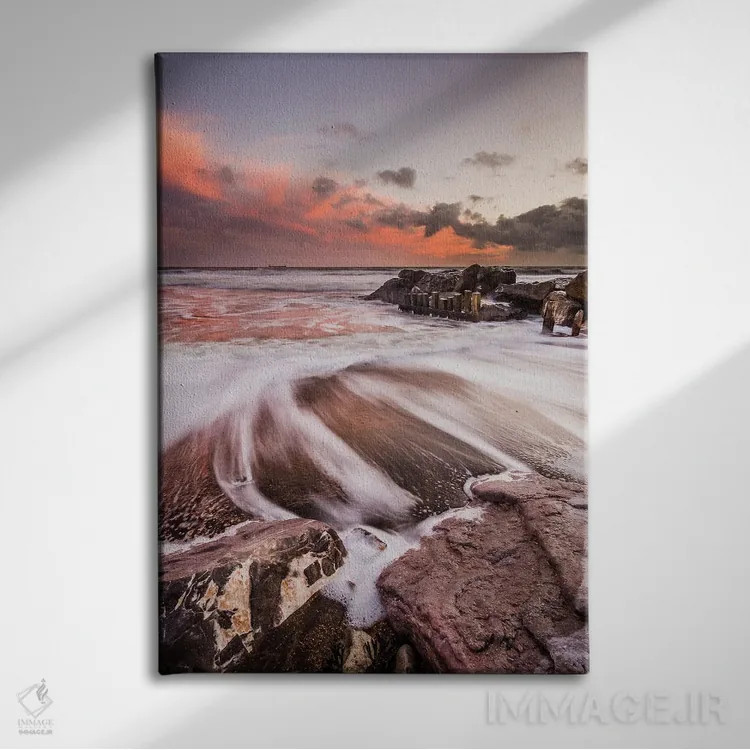 تابلو دکوراتیو آب جاری در خلیج استی هیل اثر چاد پاول - نمای روبهرو روی دیوار