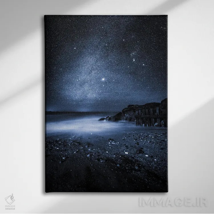 تابلو دکوراتیو آبی نیمه شب اثر چاد پاول - نمای روبهرو روی دیوار