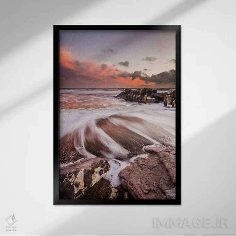 تابلو دکوراتیو آب جاری در خلیج استی هیل اثر چاد پاول - نمای قابدار مشکی
