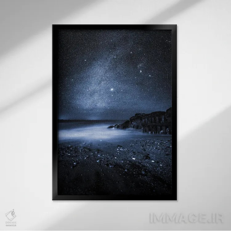 تابلو دکوراتیو آبی نیمه شب اثر چاد پاول - نمای قابدار مشکی