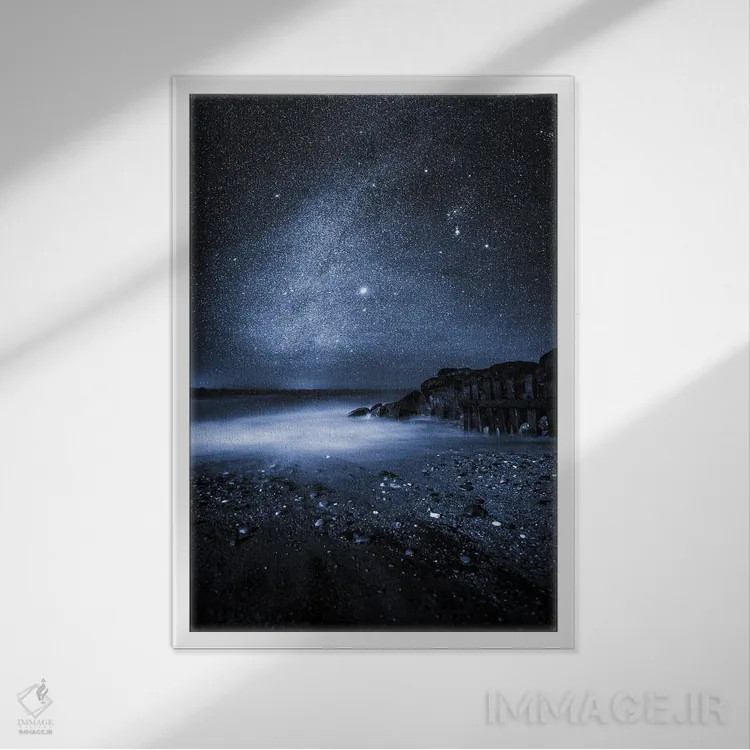 تابلو دکوراتیو آبی نیمه شب اثر چاد پاول - نمای قابدار سفید