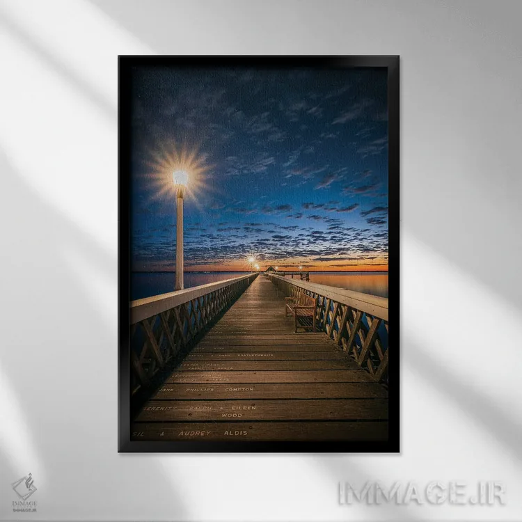 تابلو دکوراتیو اسکله یارموث در شب اثر چاد پاول - نمای قابدار مشکی