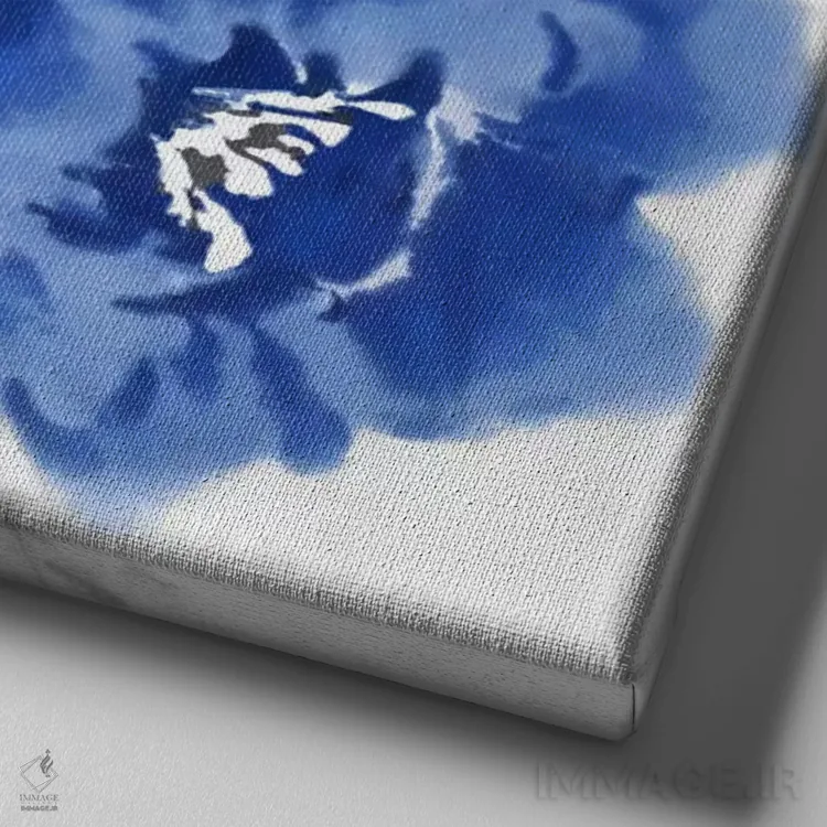 تابلو دکوراتیو شکوفه گل در نیلی ۱ اثر جسی استیونس - نمای نزدیک بافت بوم