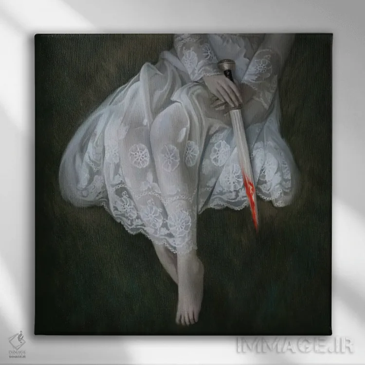 تابلو دکوراتیو بی دفاع اثر جولیانا لوومر - نمای روبهرو روی دیوار