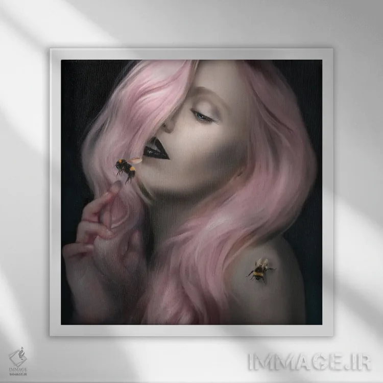 تابلو دکوراتیو زنبوردار اثر جولیانا لوومر - نمای قابدار سفید