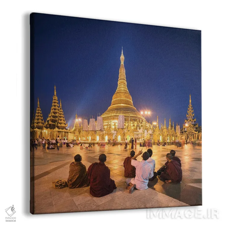 تابلو دکوراتیو Myanmar,گروهی از راهبان بودایی در مقابل پاگودای طلایی شویداگون… اثر یان بکه - نمای پرسپکتیو محصول