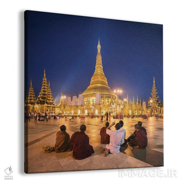 تابلو دکوراتیو Myanmar,گروهی از راهبان بودایی در مقابل پاگودای طلایی شویداگون… اثر یان بکه - نمای پرسپکتیو محصول
