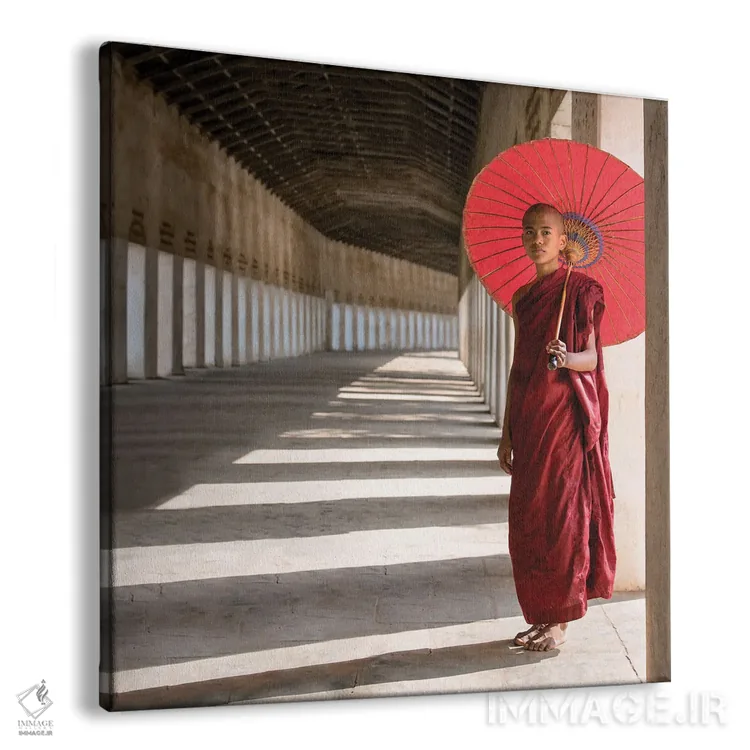 تابلو دکوراتیو Bagan, Myanmar,راهب بودایی با چتر قرمز، باگان، میانمار اثر یان بکه - نمای پرسپکتیو محصول