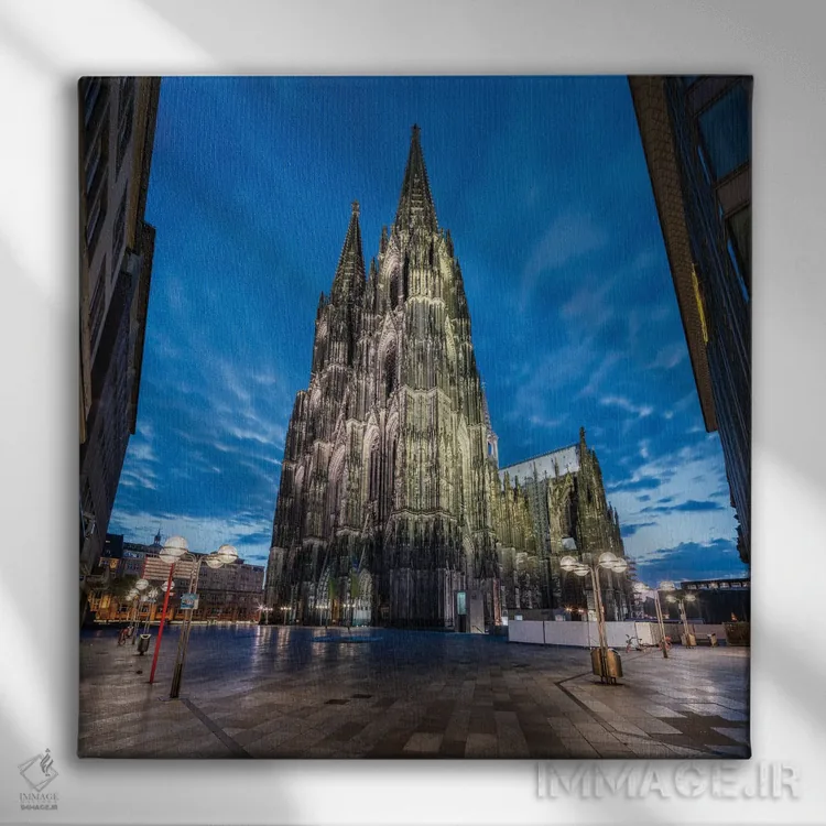 تابلو دکوراتیو کلیسای جامع کلن در شب اثر یان بکه - نمای روبهرو روی دیوار