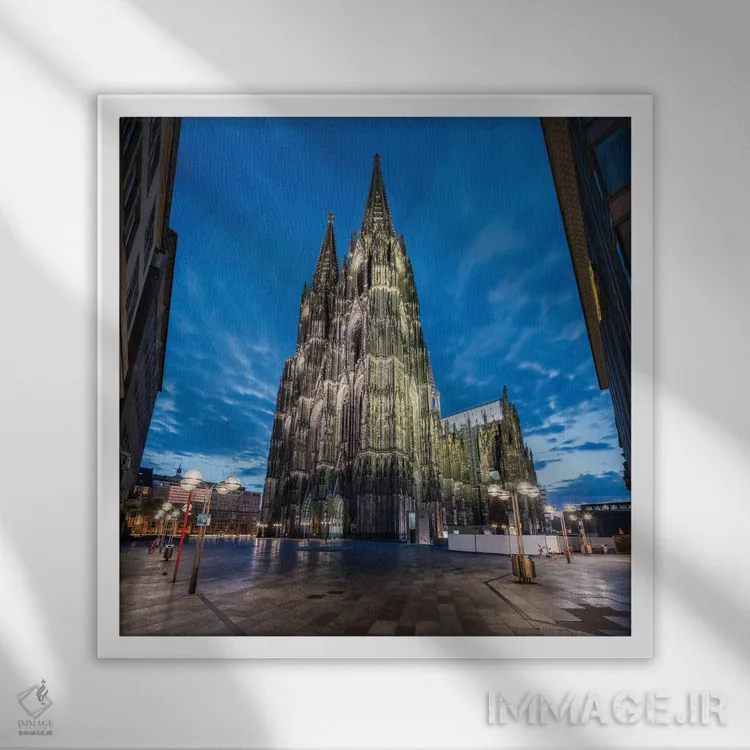 تابلو دکوراتیو کلیسای جامع کلن در شب اثر یان بکه - نمای قابدار سفید