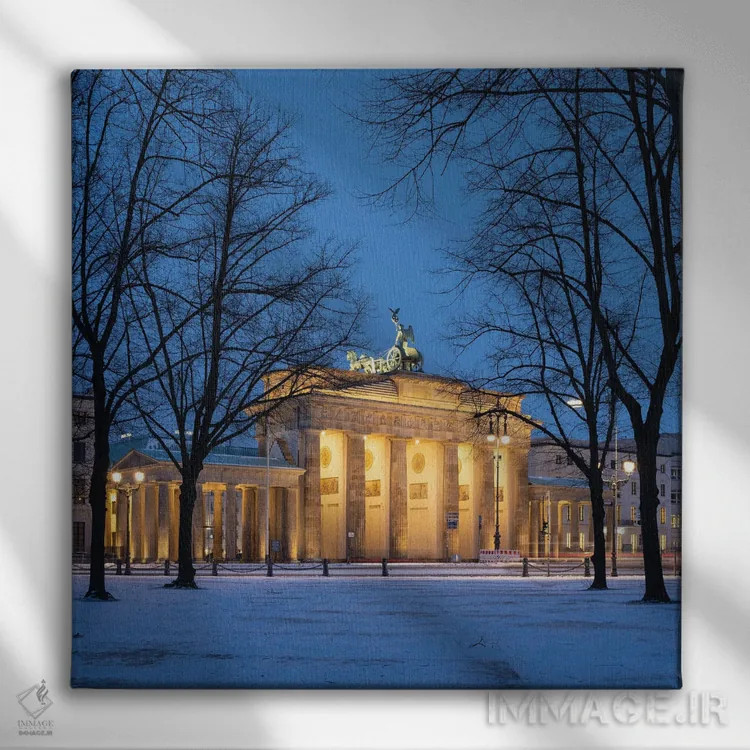 تابلو دکوراتیو Berlin, Germany,دروازه براندنبورگ در زمستان، برلین، آلمان اثر یان بکه - نمای روبهرو روی دیوار