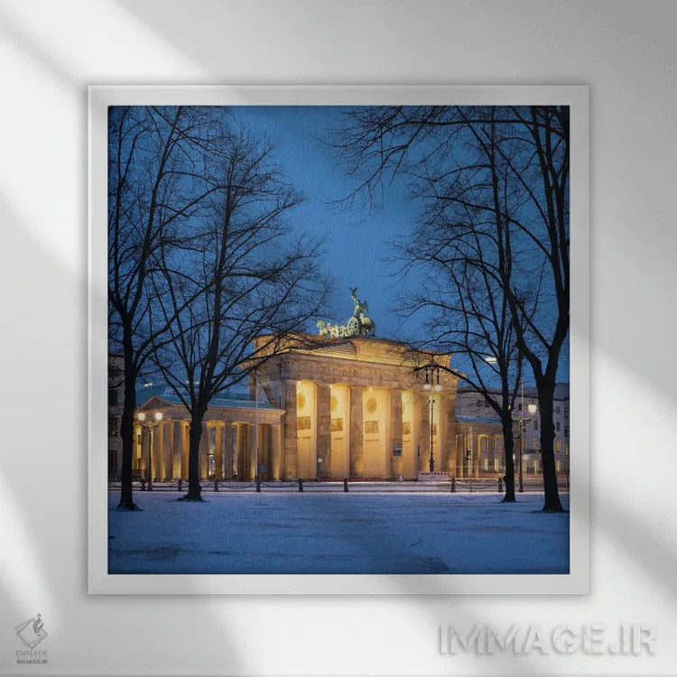 تابلو دکوراتیو Berlin, Germany,دروازه براندنبورگ در زمستان، برلین، آلمان اثر یان بکه - نمای قابدار سفید