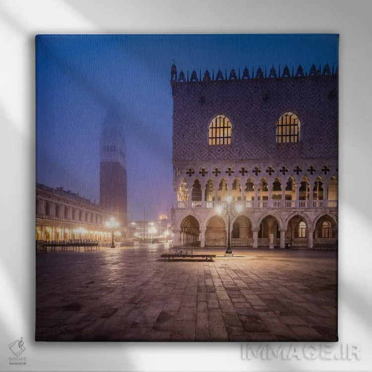 تابلو دکوراتیو Venice, Italy,برج ناقوس سن مارکو و کاخ دوجه در مه، ونیز، ایتالی… اثر یان بکه - نمای روبهرو روی دیوار