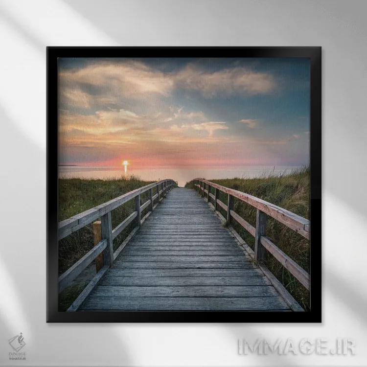 تابلو دکوراتیو قدم زدن در ساحل تپه شنی هنگام غروب خورشید اثر یان بکه - نمای قابدار مشکی