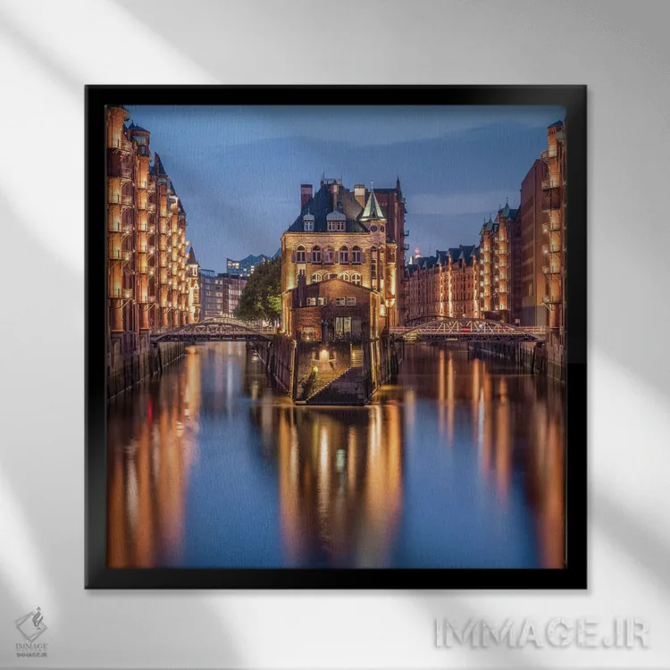 تابلو دکوراتیو Hamburg, Germany,قصر آبی تاریخی در منطقه سپایشرشتات، هامبورگ، د… اثر یان بکه - نمای قابدار مشکی