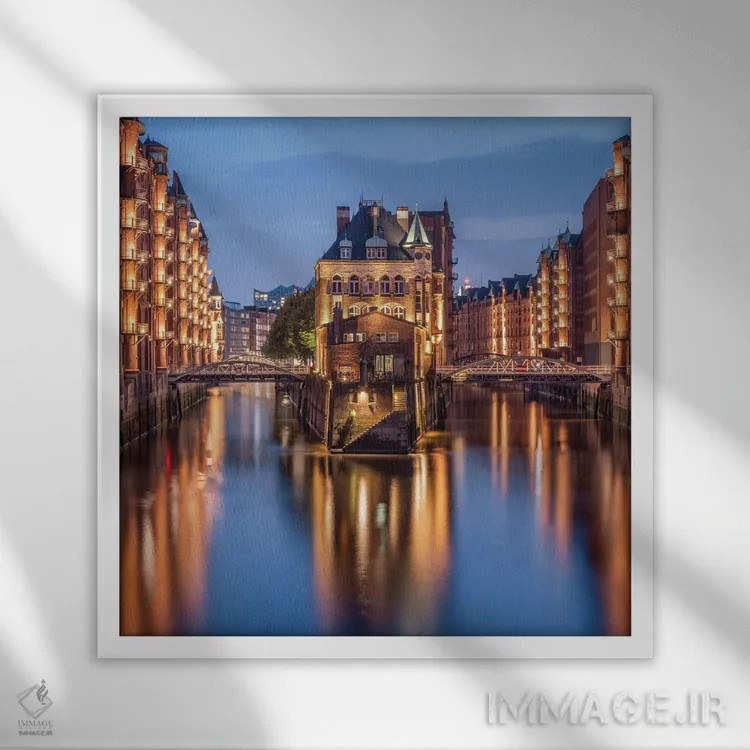 تابلو دکوراتیو Hamburg, Germany,قصر آبی تاریخی در منطقه سپایشرشتات، هامبورگ، د… اثر یان بکه - نمای قابدار سفید