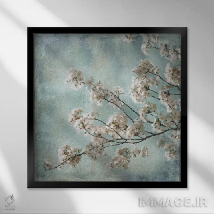 تابلو دکوراتیو شکوفه های آبی I اثر جان سبا - نمای قابدار مشکی