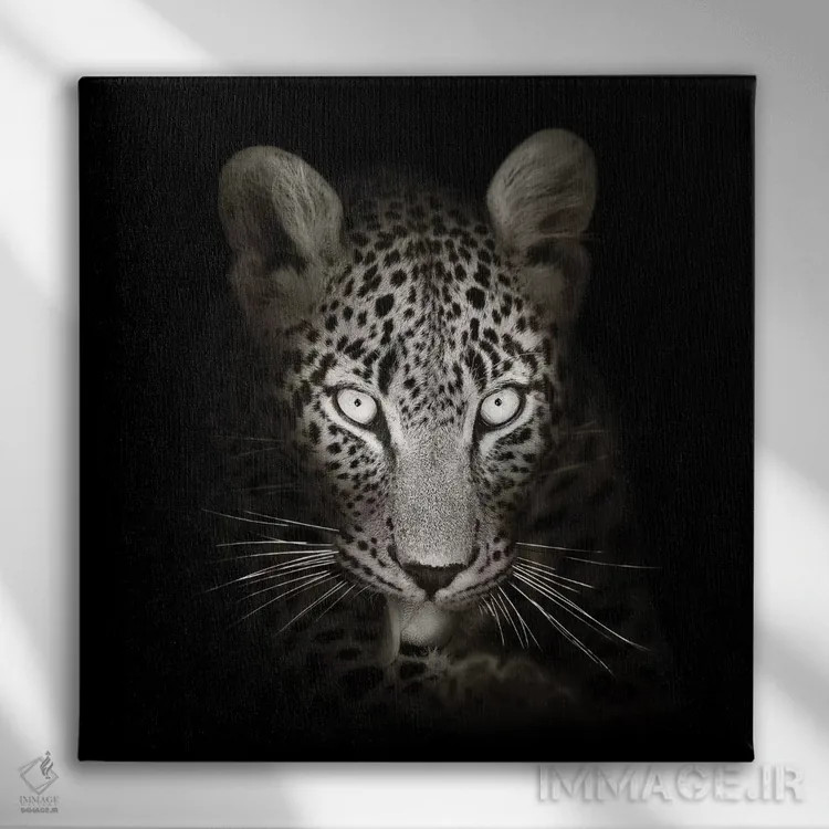 تابلو دکوراتیو پرتره پلنگ در تاریکی اثر یوهان سوانپوئل - نمای روبهرو روی دیوار