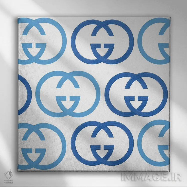 تابلو دکوراتیو لوگوی آبی گوچی اثر جولی شریبر - نمای روبهرو روی دیوار