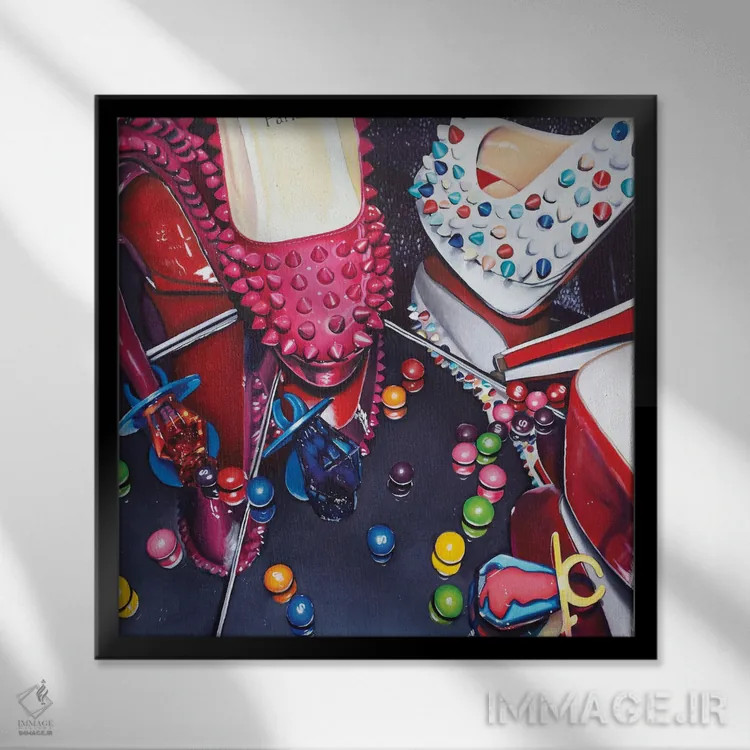 تابلو دکوراتیو کفش های لابوتن و آب نبات حلقه ای اثر جولیا رایان - نمای قابدار مشکی
